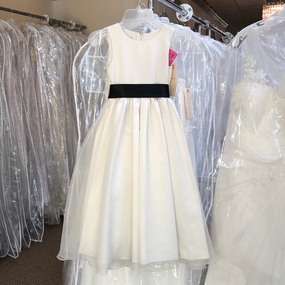 rosebuds Dresses & Skirts - Brand new flower girl dress